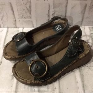 Fly London sling back green sandals size 36 used